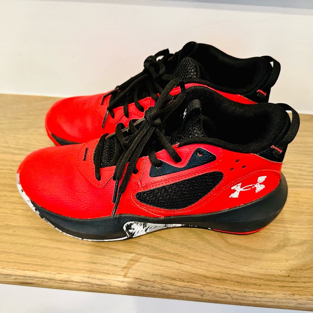 Grade School UA Lockdown 6 Basketball Shoes